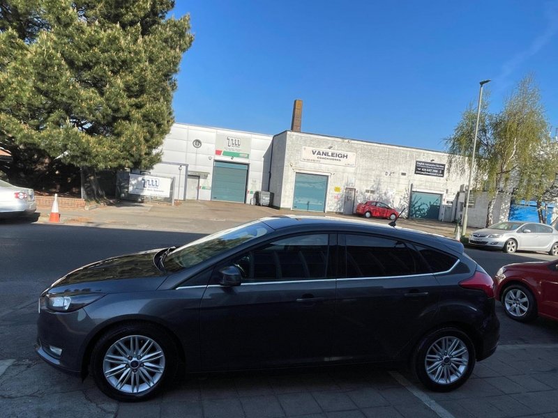 FORD FOCUS
