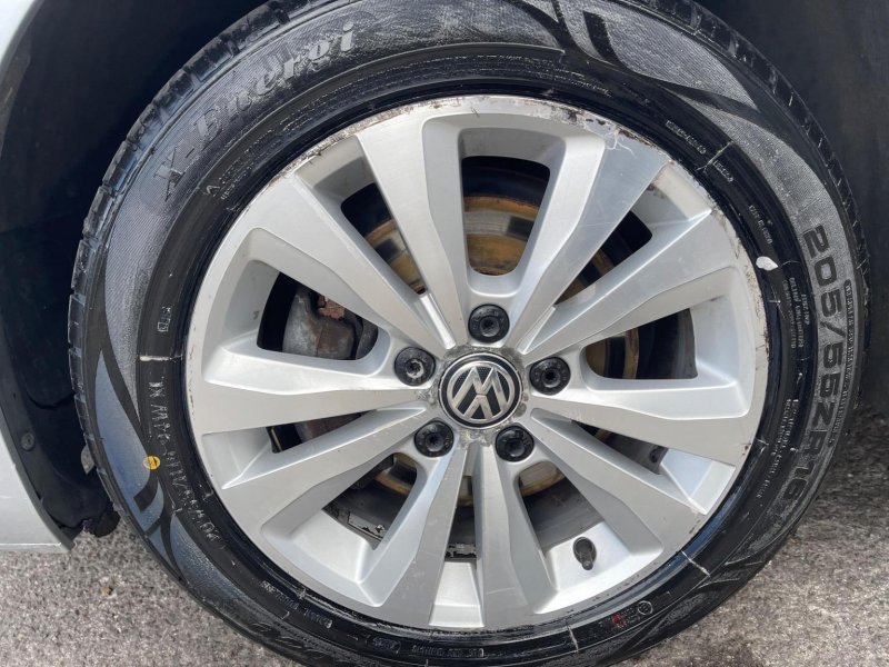 VOLKSWAGEN GOLF SV