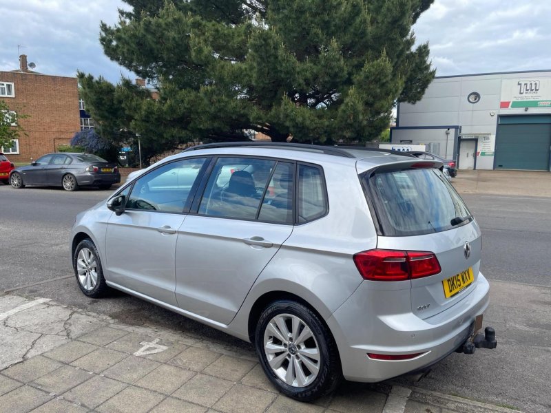 VOLKSWAGEN GOLF SV
