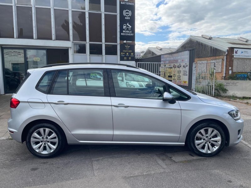 VOLKSWAGEN GOLF SV
