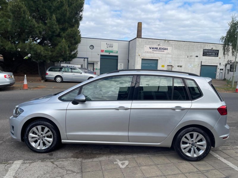 VOLKSWAGEN GOLF SV