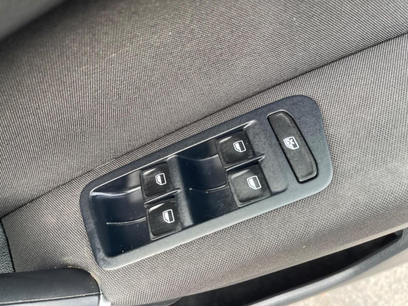 VOLKSWAGEN GOLF SV