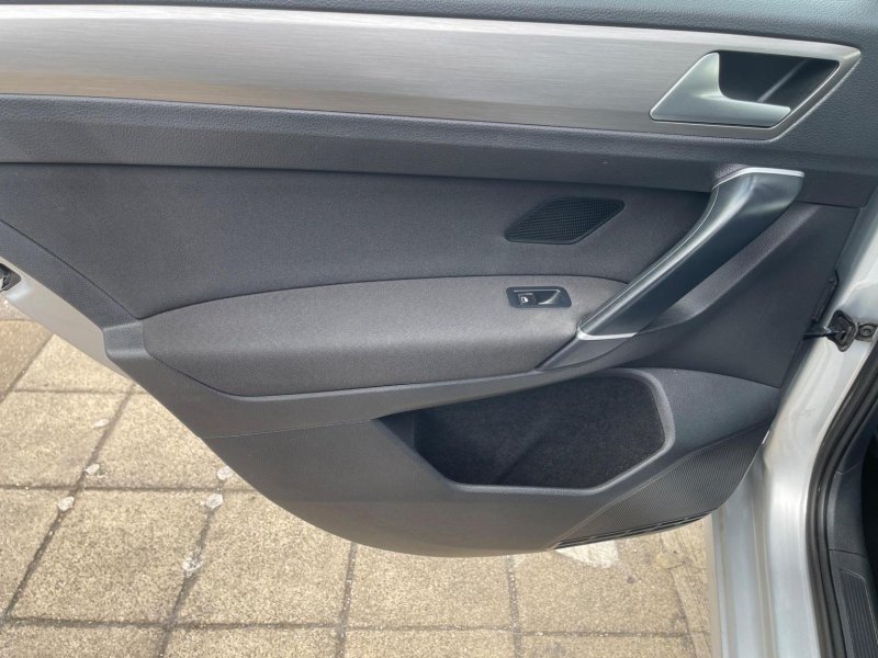 VOLKSWAGEN GOLF SV